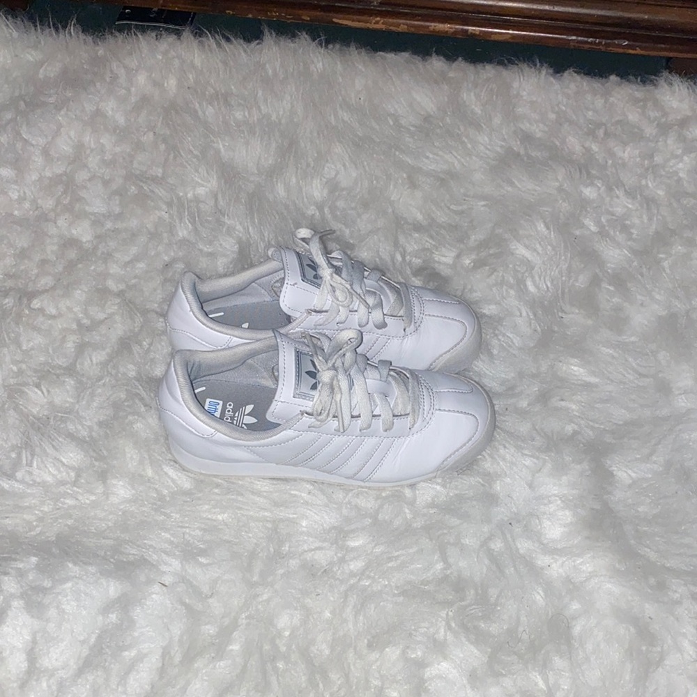 Kids sneakers